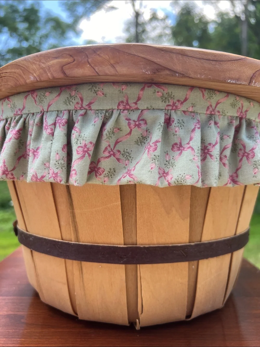 VTG Pink Bow Fabric Ruffle Edge Lined Wooden Sewing Basket / Knitting Storage